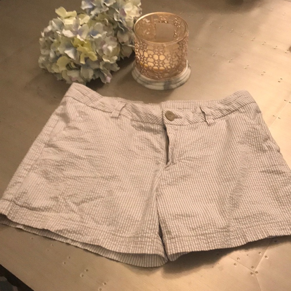 Sear sucker khaki striped shorts